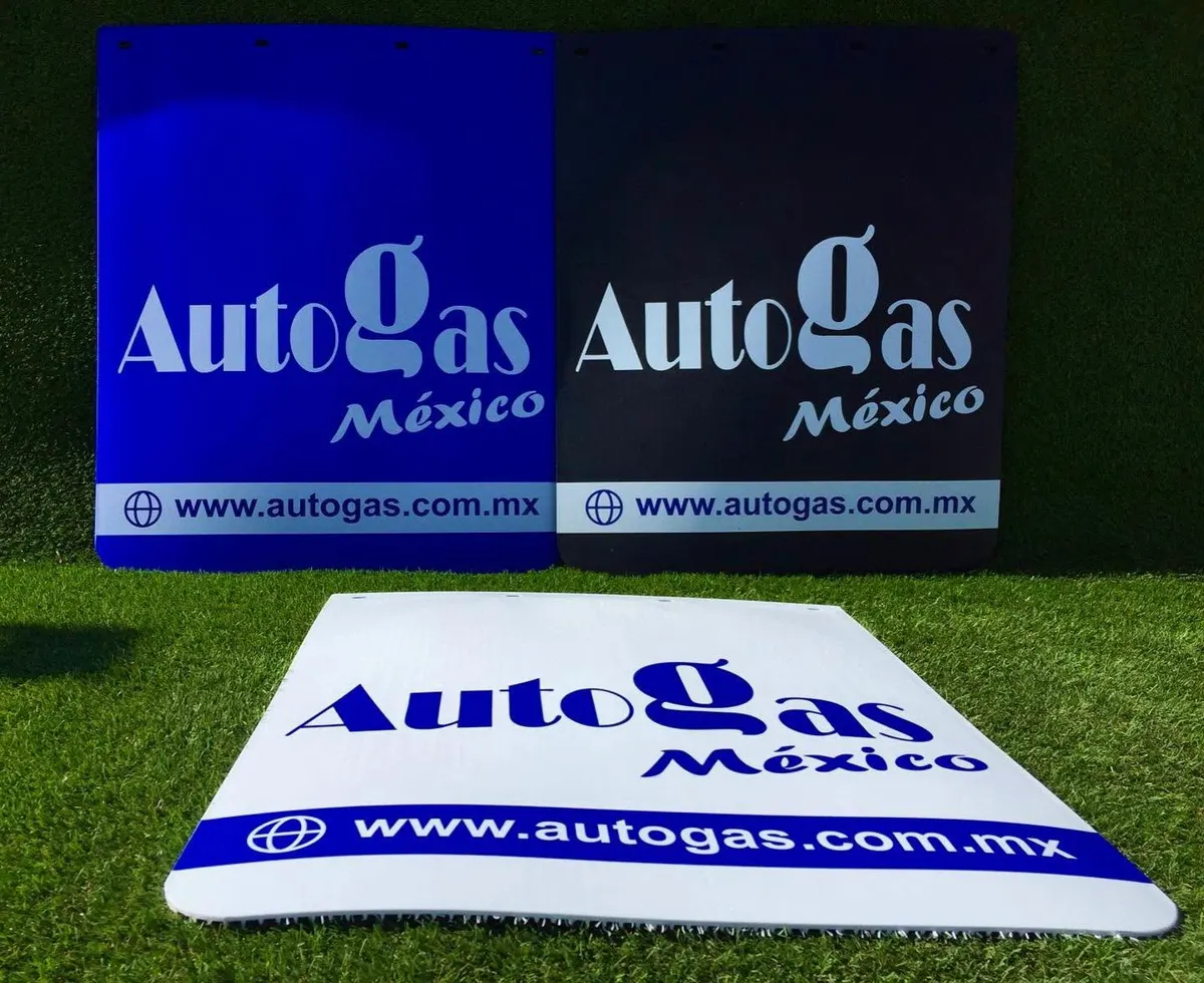 Loderas azul, negra y blanca con el nombre de una empresa gasera y su página web