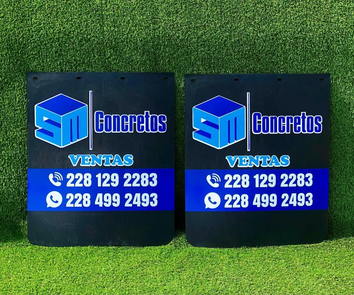 Loderas negras de concretera con teléfonos y WhatsApp