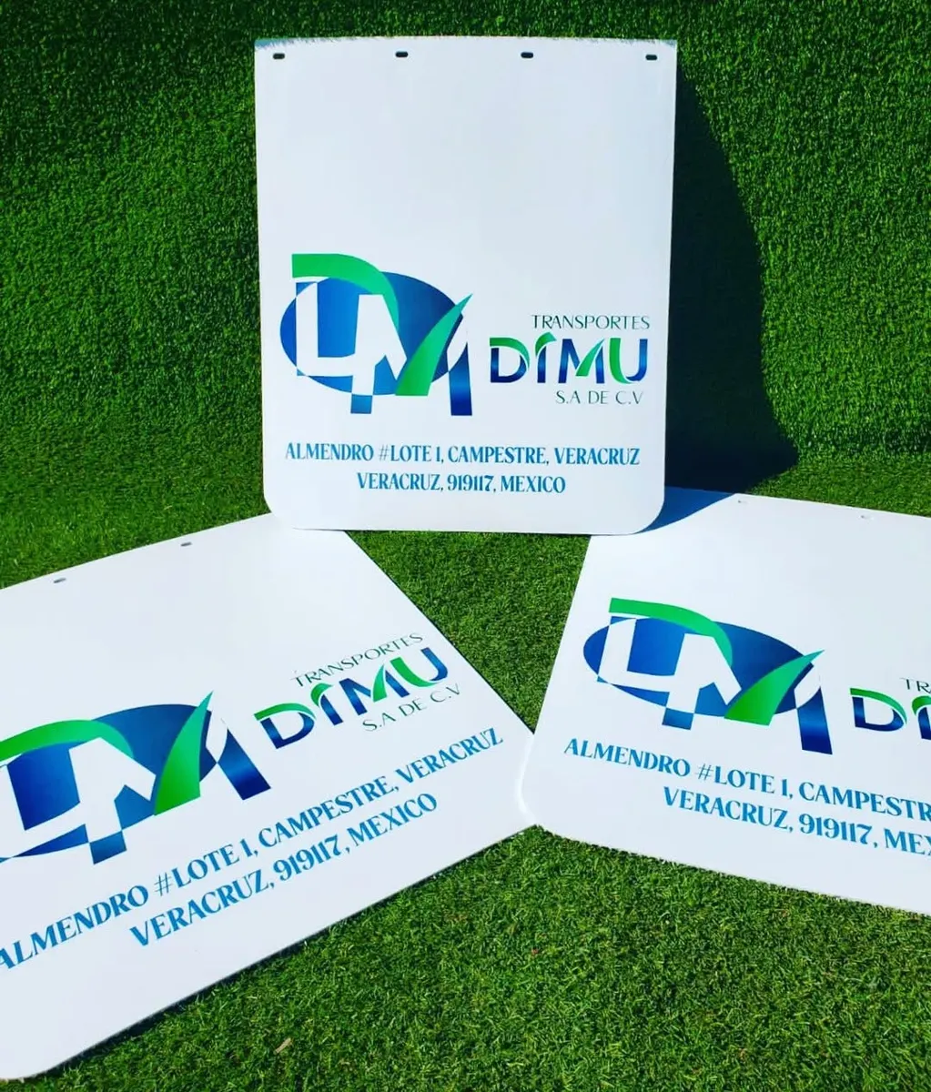 Loderas blancas de transportista con logo verde y dirección